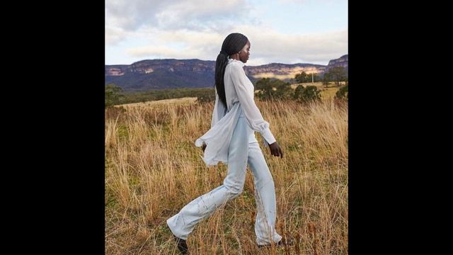 Адут Акеч ( Adut Akech ) смотреть онлайн