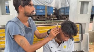 Качественная чистка ушей на железнодорожном вокзале Индии! ｜ Лучшая чистка ушей