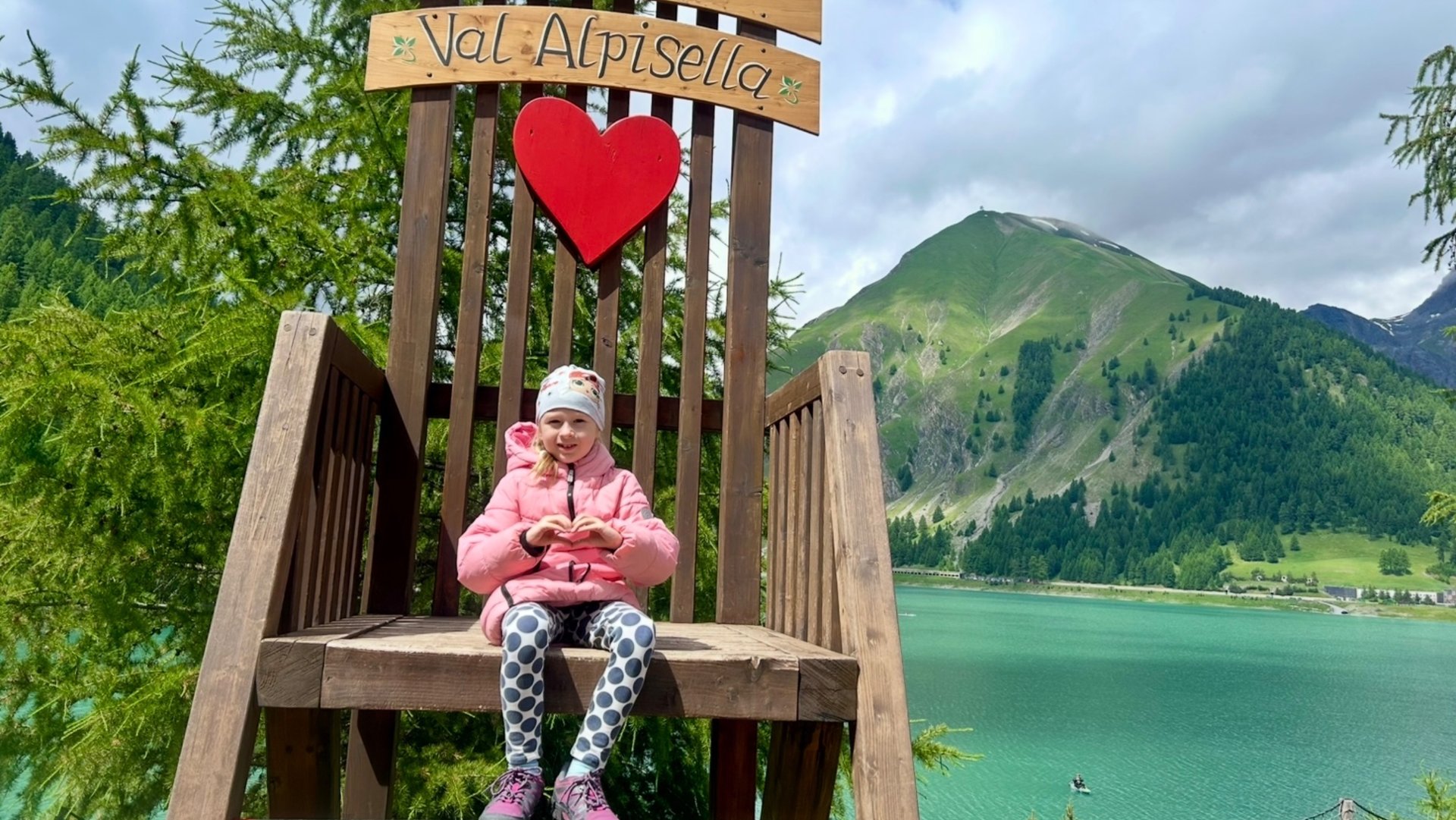 Горное приключение Ани или как я провела это лето. Рум тур и гид по Олимпийской деревне 2026 смотреть онлайн