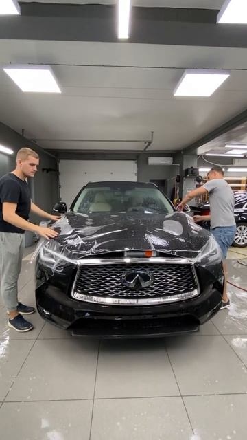 Процесс оклейки Infinity QX50