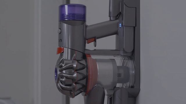 Dyson V8™ Slim cord-free vacuums. Charging your machine смотреть онлайн