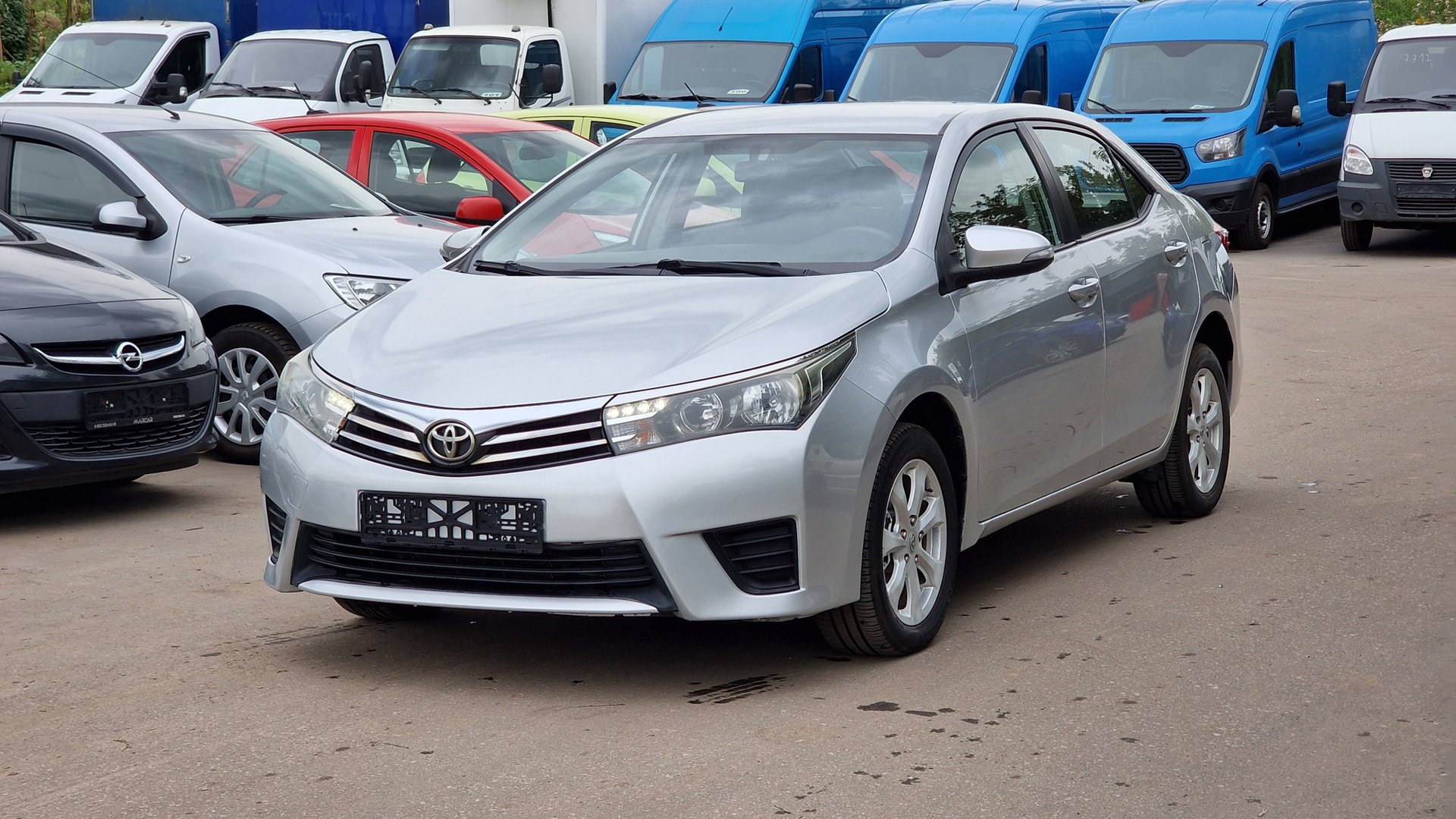 Toyota Corolla (2013) смотреть онлайн