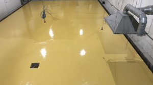 Устройство полимерного полиуретанового покрытия окрасочного типа с флоками .