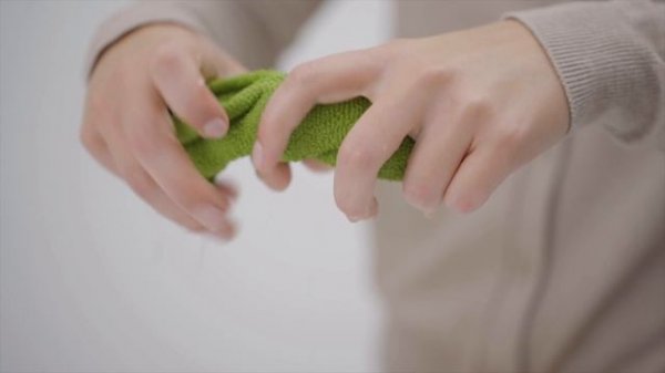 How to empty and clean the clear bin on your Dyson V12 Detect Slim™ cordless vacuum