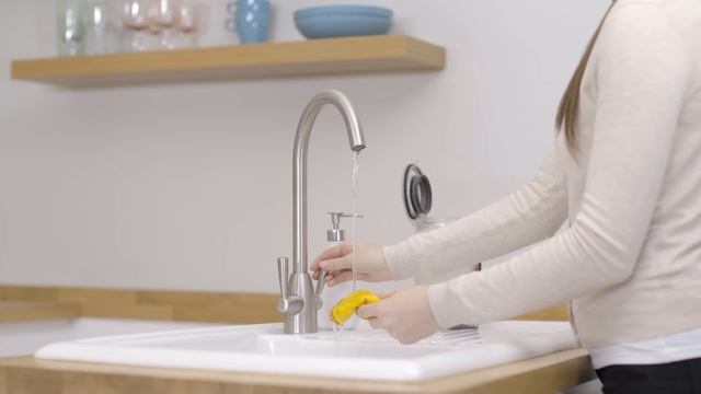 How to empty and clean the clear bin on your Dyson V15 Detect™ cordless vacuum смотреть онлайн