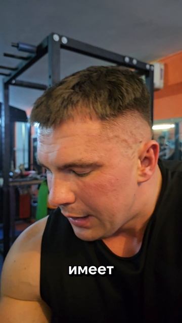 Качок тренируется с читингом и частичной амплитудой. Результат налицо смотреть онлайн