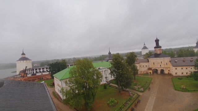 Большой Успенский монастырь с высоты колокольни, одна часть Кирилло-Белозерского монастыря. смотреть онлайн