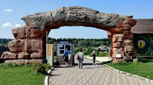 Затерянный мир в парке динозавров. Динопарк в Вологодской области, август 2025 года.