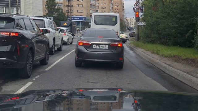 на Ниве тревел по Мурманску...