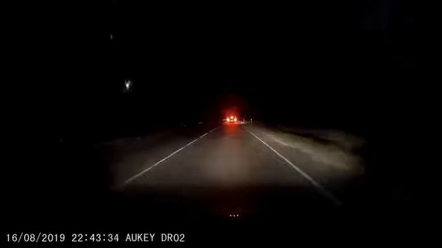 На Сардинии засняли падение огромного метеора. смотреть онлайн