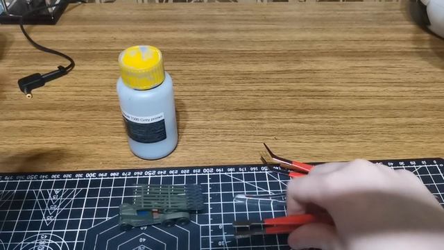 Инструменты и краски для моделей