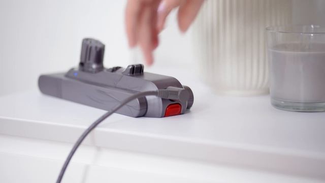 How to charge your Dyson Gen5detect™ cordless vacuum смотреть онлайн