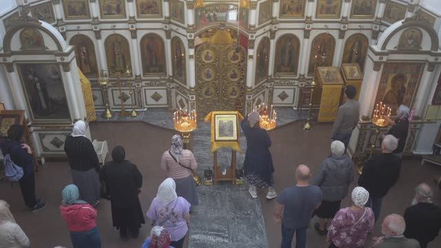 Запись трансляции 17 августа 8:40. Часы. Литургия смотреть онлайн