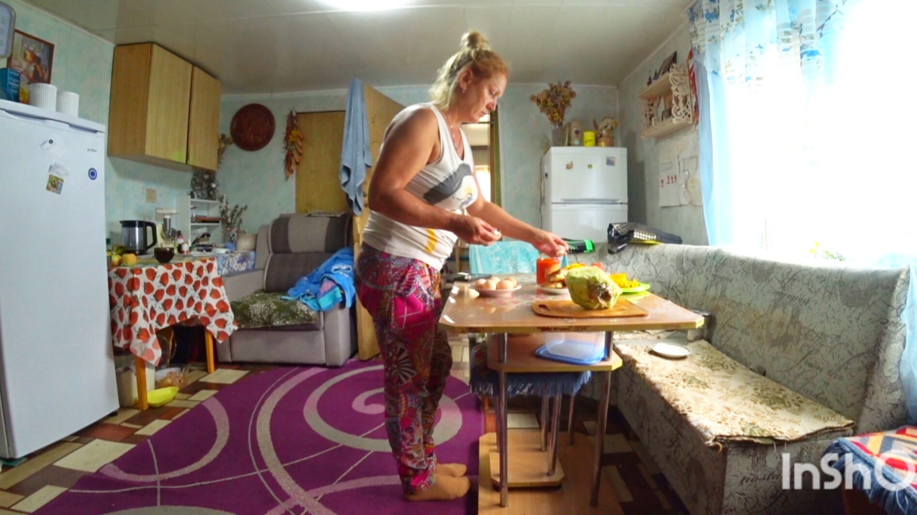 Деревенский день на кухне с мамой,супчик и медовая горка смотреть онлайн