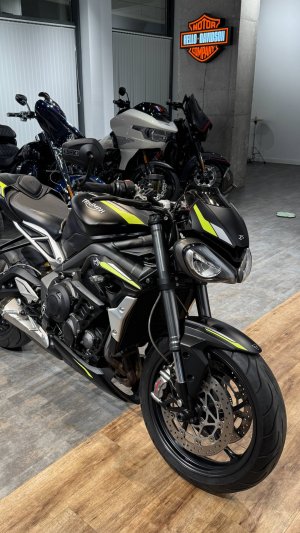 + 2020 TRIUMPH Street Triple 765 RS Jet Black (VIN *SMTD*1911)