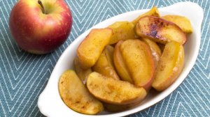 Печеные яблоки в микроволновке. Полезный и вкусный десерт за 5 минут