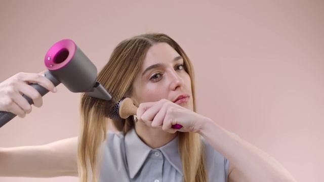 How to create a smooth blowout with a Dyson Supersonic™ смотреть онлайн