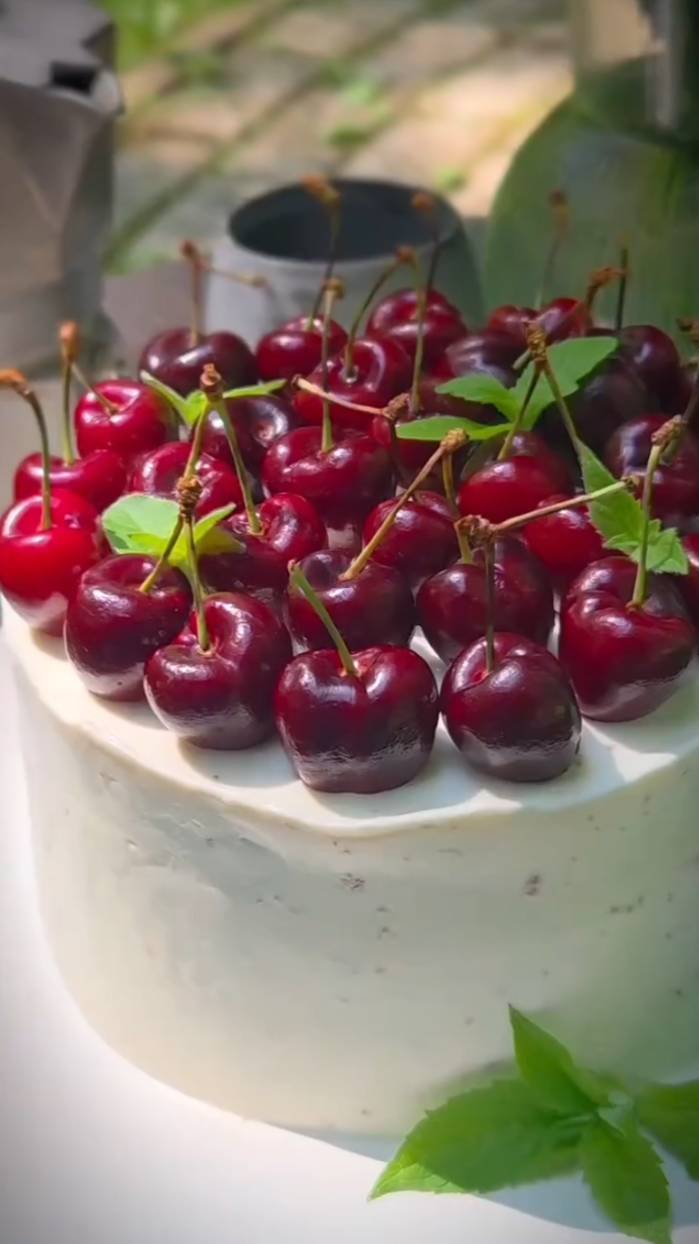 Шоколадный тортик с вишней 🍒🍫 смотреть онлайн