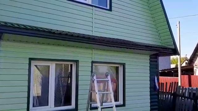 Отдыхаем на даче, пилим дрова, купаемся в бассейне, топим баню, жарим шашлыки