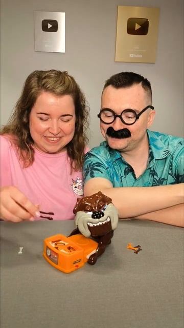 Осторожно, злая собака! Олежэ и Катюша #настольныеигры смотреть онлайн