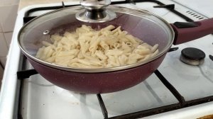 Как разогреть макароны на сковороде до хрустящей корочки