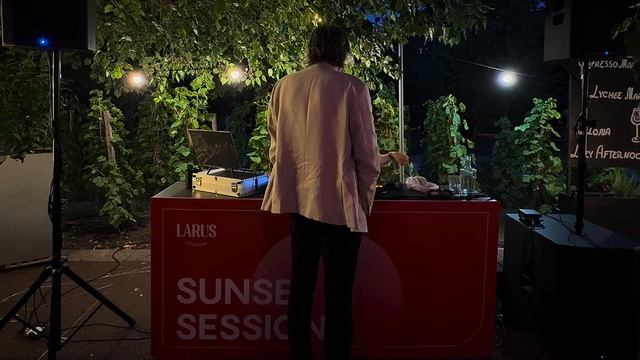 LELLE x LARUS SUNSET SESSIONS 08.01. смотреть онлайн