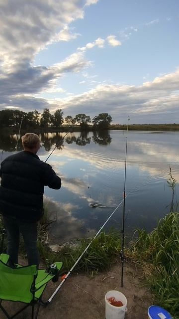 Поймал карася