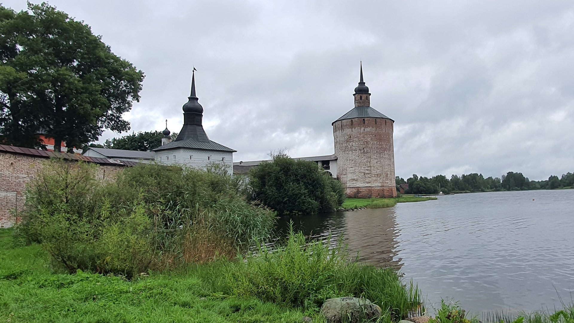 Кириллов. Кирилло-Белозерский монастырь — один из крупнейших русских монастырей. 1397 год. смотреть онлайн