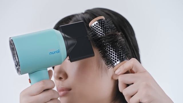 How to create sweeping curtain bangs with the Dyson Supersonic Nural™ hair dryer смотреть онлайн