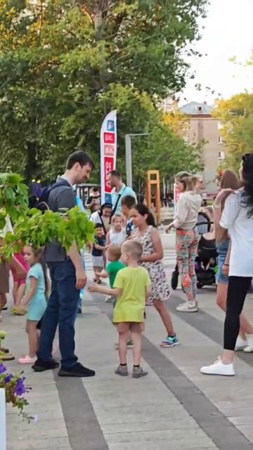 «Лето в Москве»: детская дискотека в сквере у Марса смотреть онлайн