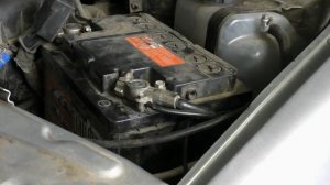 Аккумулятор  разряжается  когда автомобиль стоит без движения. В чём причина