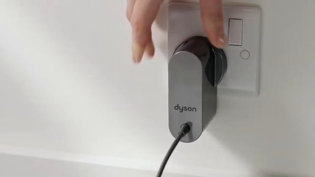 Полностью зарядите аккумулятор перед первым использованием. смотреть онлайн