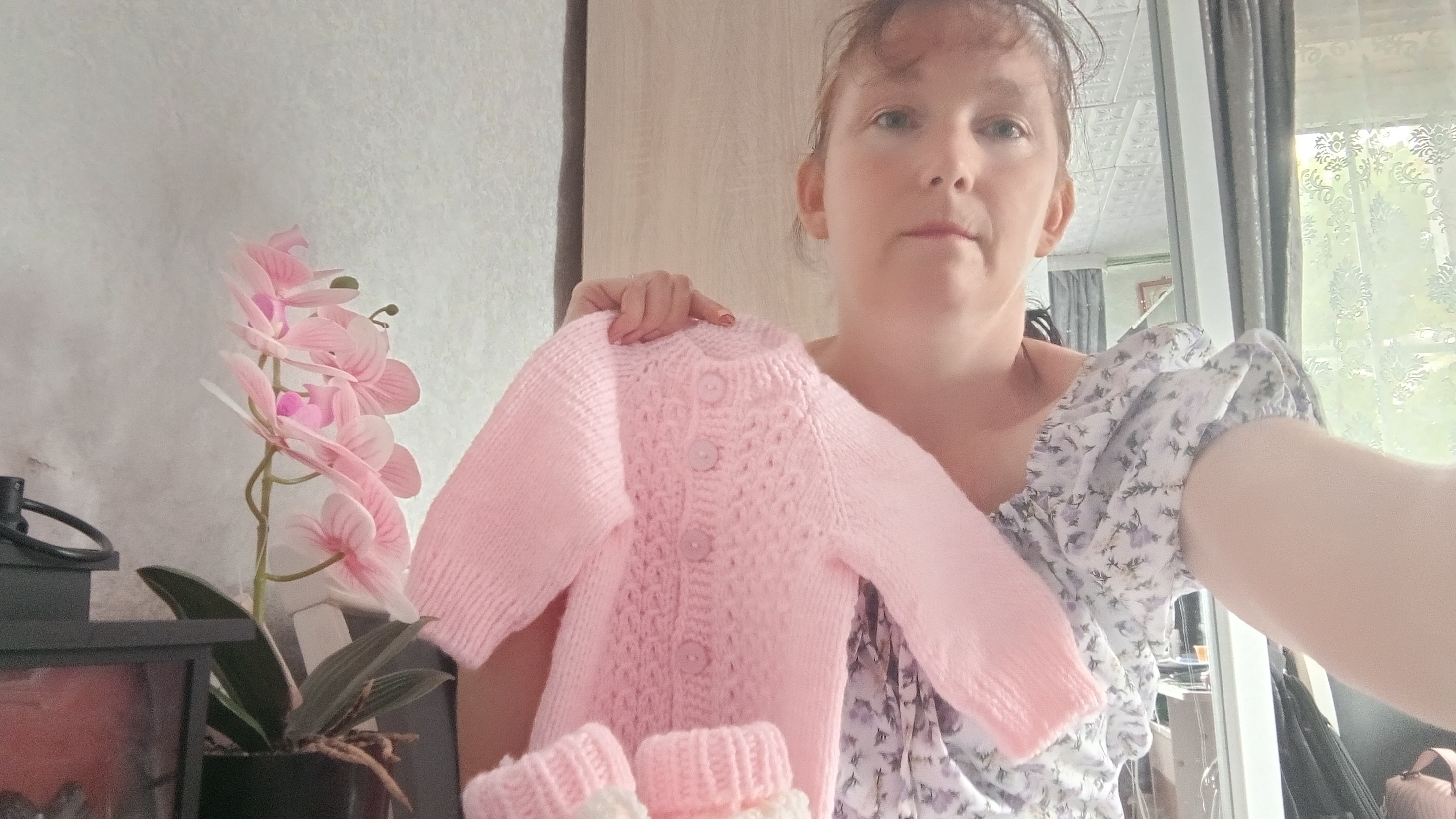 Комбинезон и пинетки готовы / процессы которые вяжу