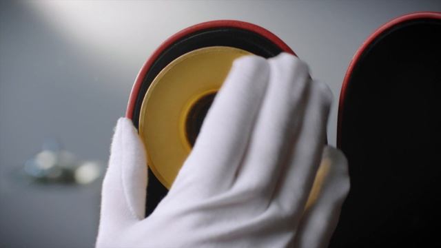 Фен Dyson Supersonic™ 23,75 каратное золото. Специальная серия смотреть онлайн