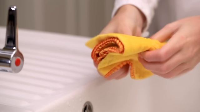 Как опустошить контейнер беспроводного пылесоса Dyson Cyclone V10™ смотреть онлайн