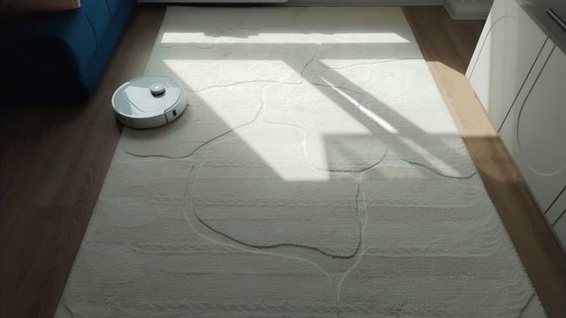 Уборка ковра роботом пылесосом Roborok Qrevo MaxV модель QROPEP смотреть онлайн