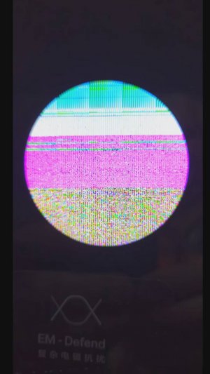 ZEEKR 7X. Глюк экрана на боковой стойке.