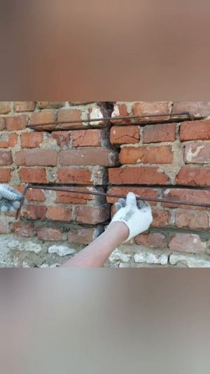 Как исправить трещину на стене дома.