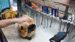 Воздуходувка глохнет при нажатии на газ. Не развивает обороты.