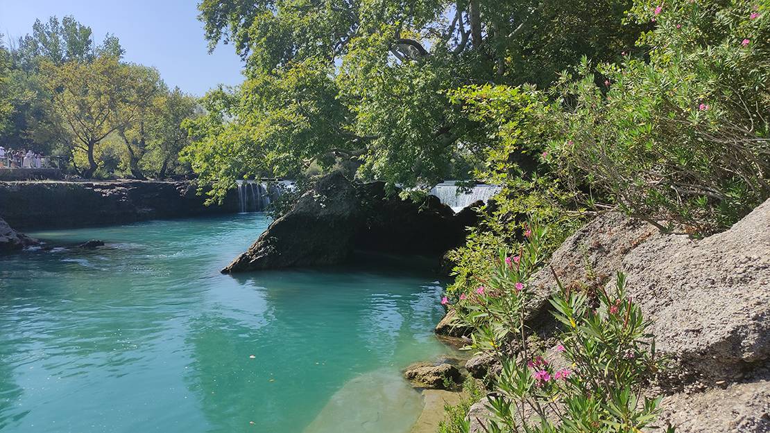 КУПАНИЕ В РЕЧКЕ МАНАВГАТ СИДЕ ТУРЦИЯ смотреть онлайн