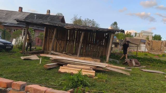 Домик окнами в парк