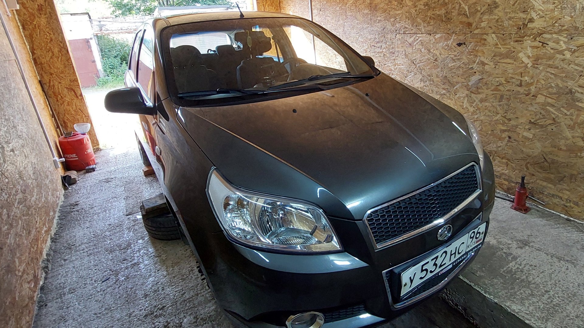 Замена передних амортизаторов Zaz Vida 1.5 (Chevrolet Aveo).Замена тормозных колодок. смотреть онлайн