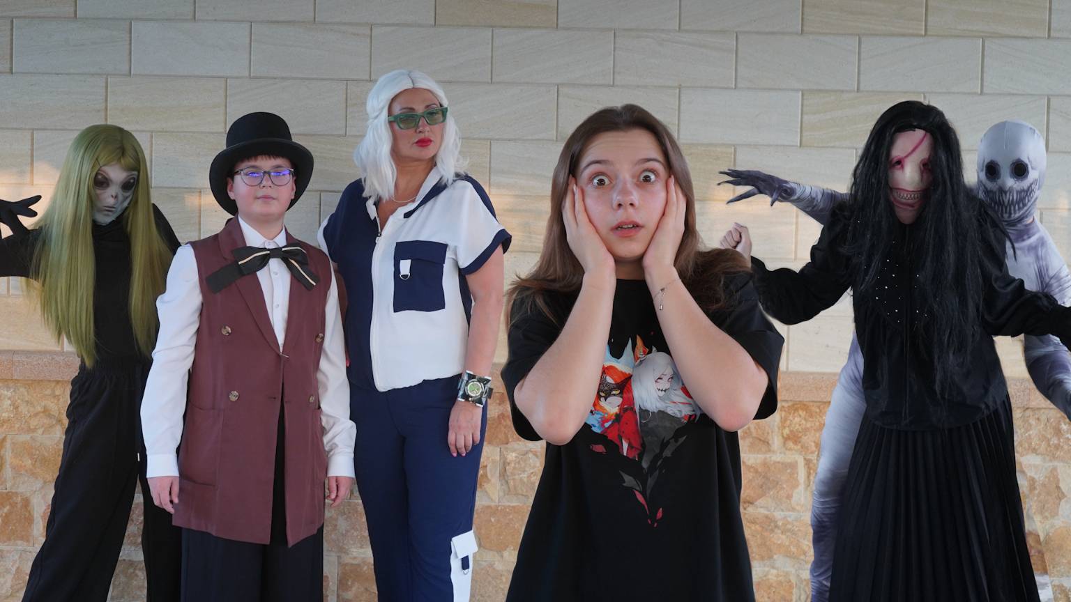 ЫРКА И СЕРБСКАЯ ЛЕДИ МАЛЬЧИК СОСЕД ЗНАЕТ МОИ СТРАХИ ПОМОЧЬ МОЖЕТ ТОЛЬКО НЯНЯ ИНОПЛАНЕТЯНКА