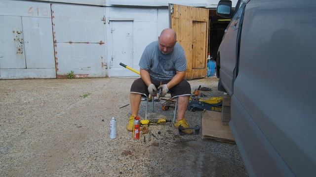 Hyundai H-1. Замена передней ступицы, тормозных дисков и колодок