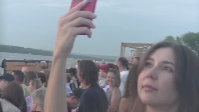 В Самаре проходит грандиозный "ВолгаФест" "Город-курорт". смотреть онлайн