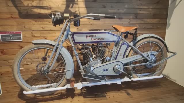 Ретро-мотоциклы из музея в Верхней Пышме / Harley-Davidson, Indian и другие смотреть онлайн