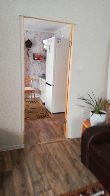 Когда понял, что закончил клеить обои