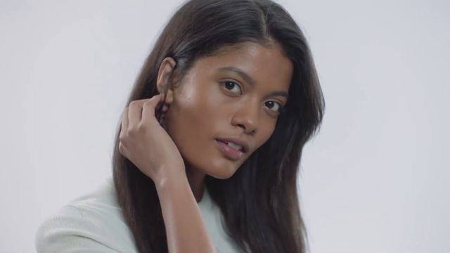 Советы по укладке с помощью фена Dyson Supersonic™ Насадка-концентратор смотреть онлайн