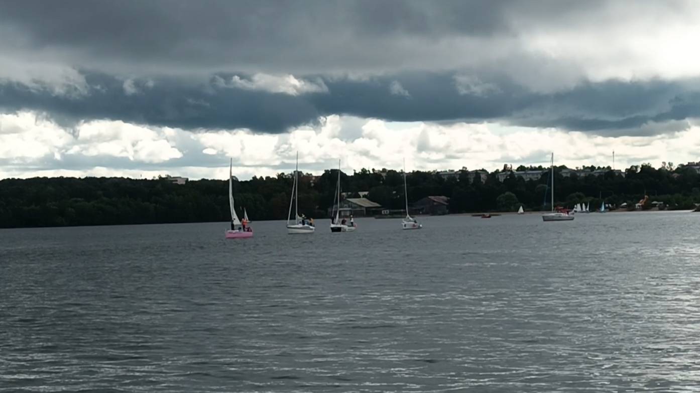 Парусники и прекрасный вид