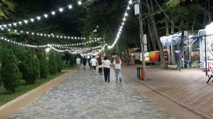 Воскресная вечерняя прогулка по парку Победы.